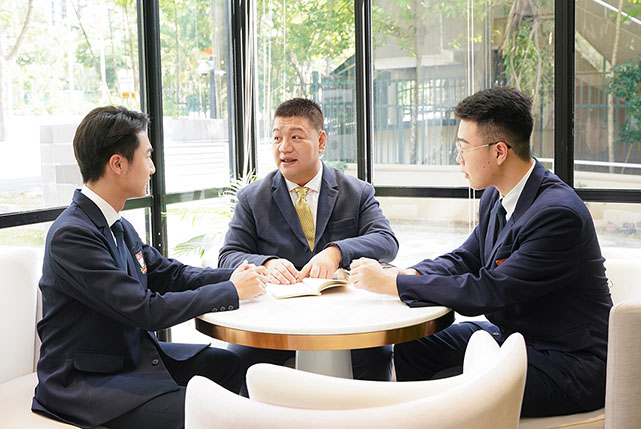 高水准、高素质的专业师资队伍